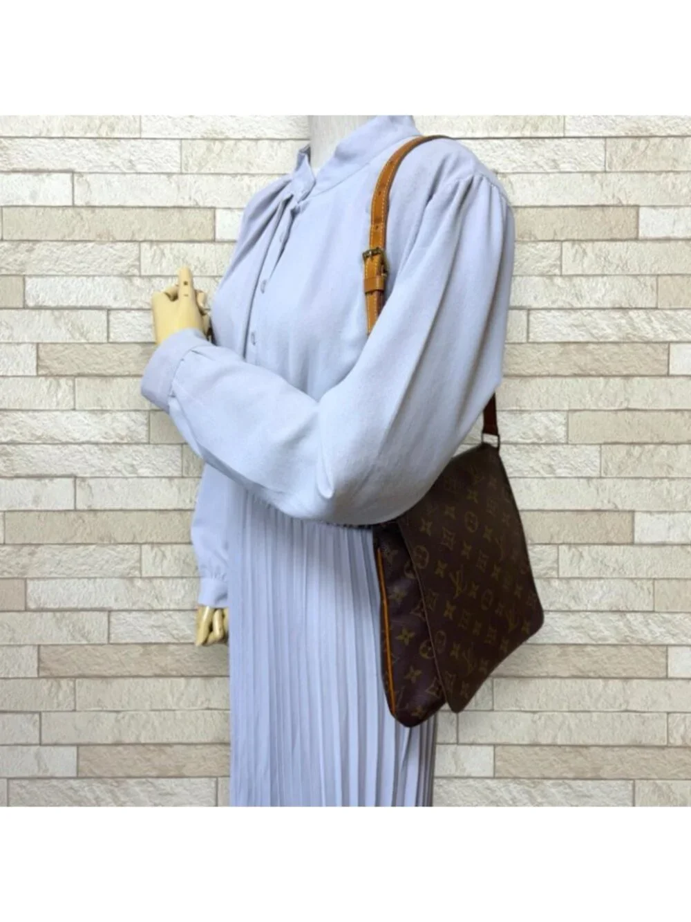 Louis Vuitton Musette Salsa Short Monogram Shoulder Bag Canvas Brown - Picture 2 of 10